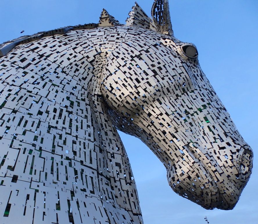 kelpies_horse_statue_scotland