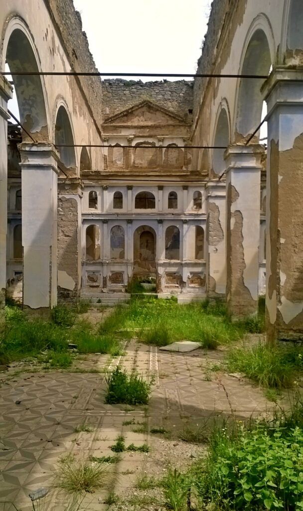 abandonded_church_platanos