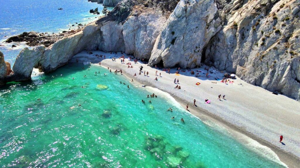 Η Σκιάθος στα καλύτερά της, βουτιά στην παραλία Λαλάρια (drone video και  φωτο) - thesekdromi.gr